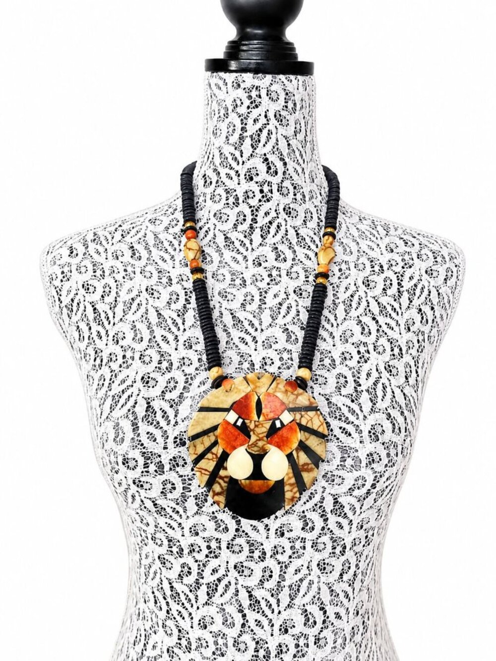 Lee Sands Coral and Onyx Inlaid Mosaic Lion Pendant Necklace - Picture 6 of 8
